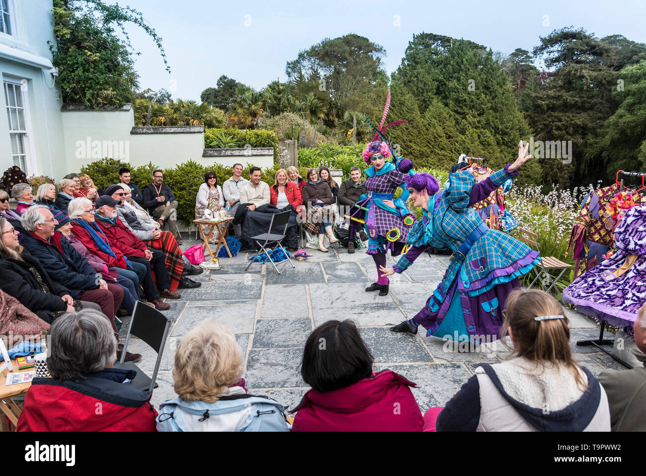 Oh No It Isn’t. A vibrant, colourful theatre performance presented by LKT Productions at Trebah Garden in Cornwall. Stock Photo