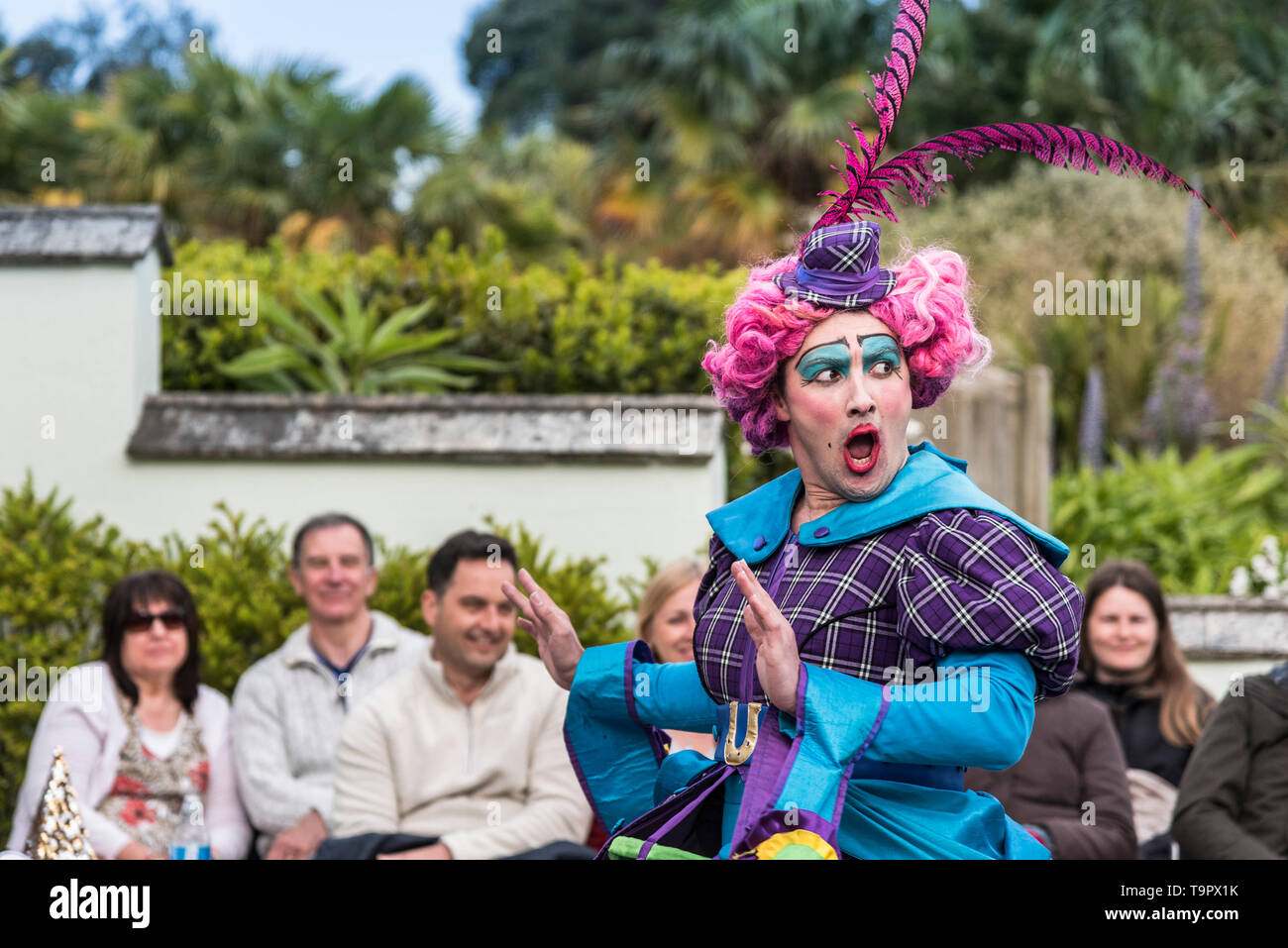 Oh No It Isn’t. A virbrant, colourful theatre performance presented by LKT Productions at theatre Garden in Cornwall. Stock Photo