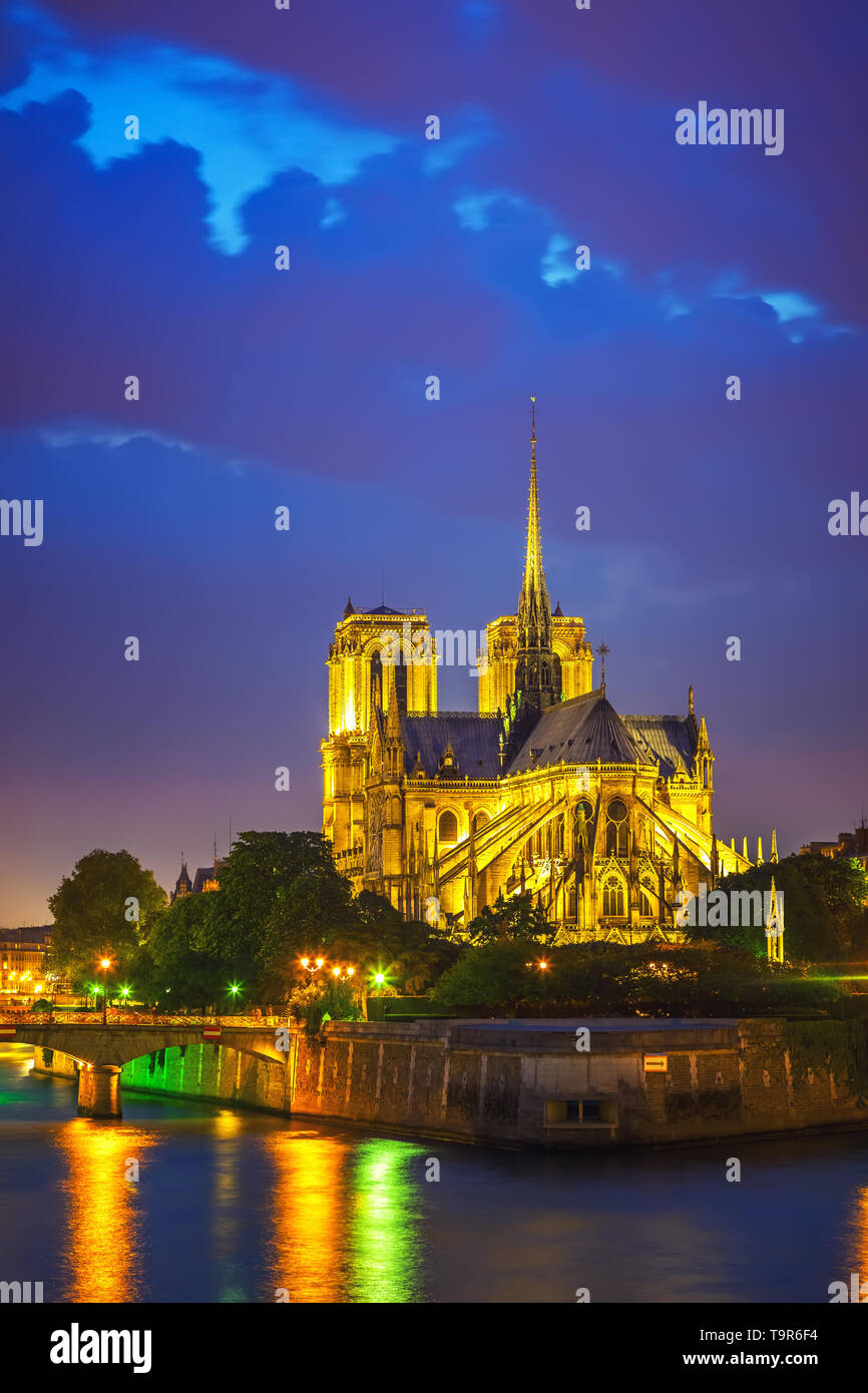 Notre Dame de Paris at night Stock Photo - Alamy