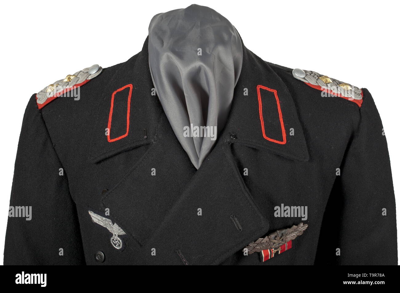 A black special clothing issue tunic for an Oberst of panzer artillery
