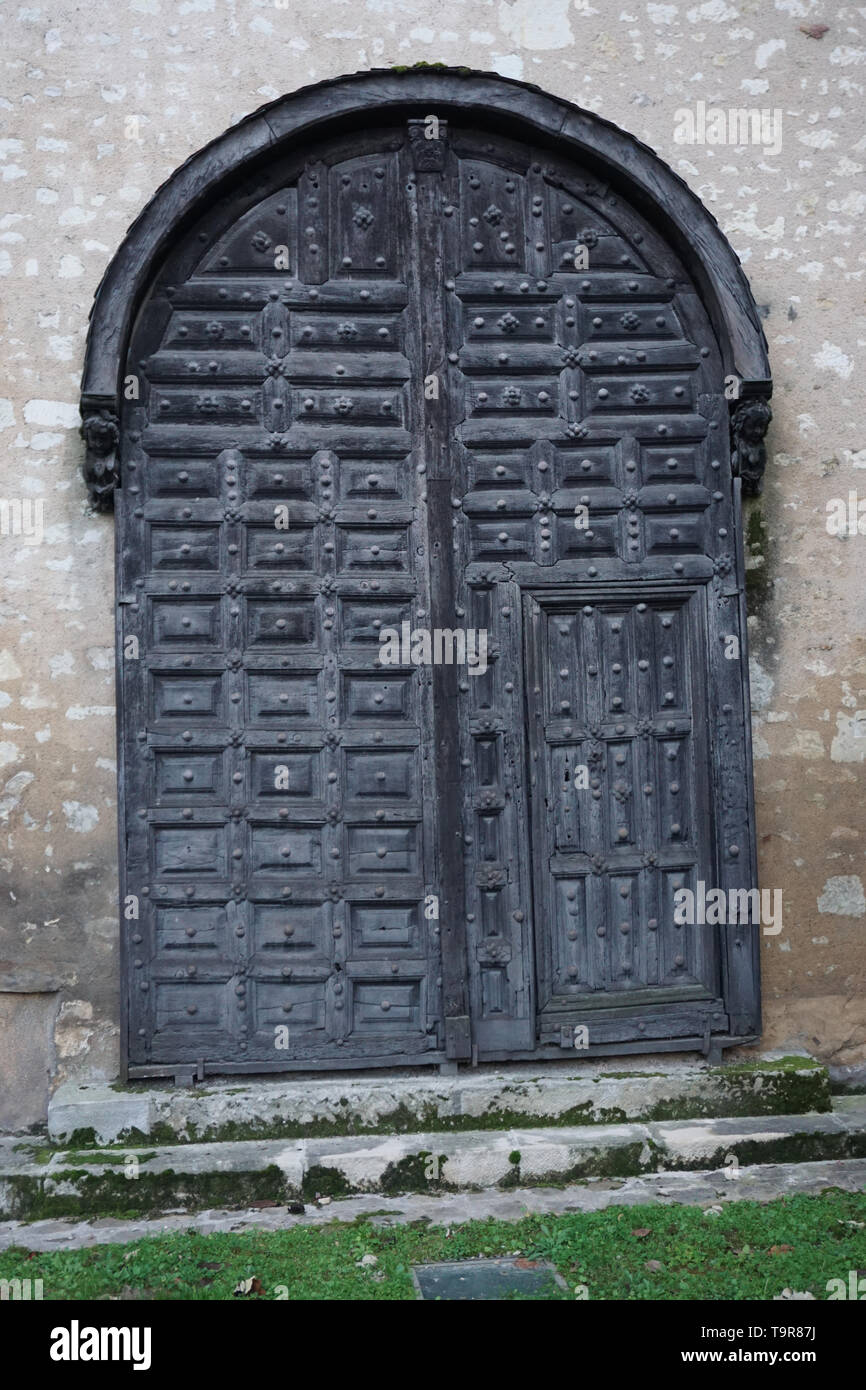 Wooden door entrance hi-res stock photography and images - Alamy