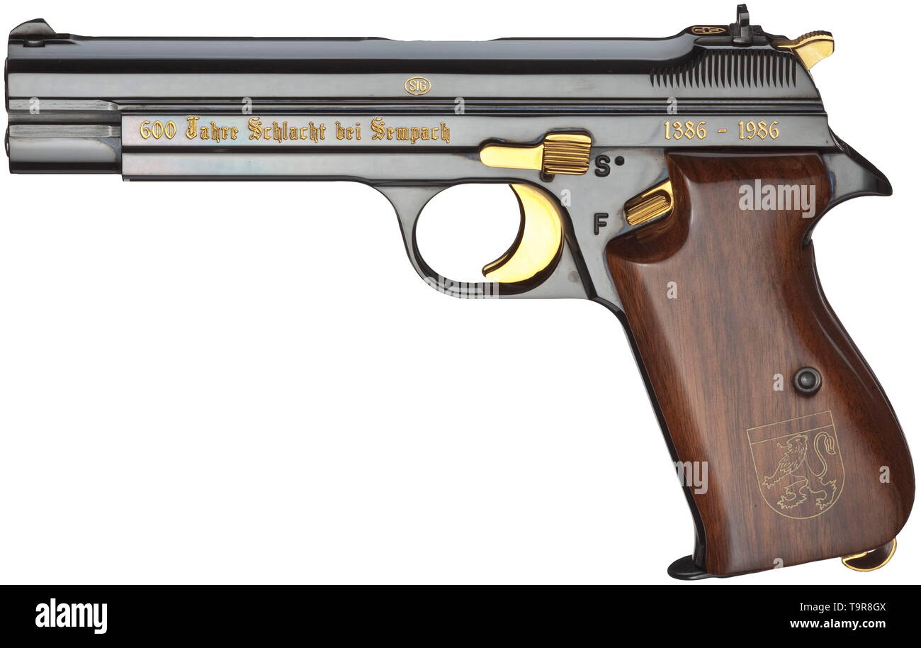 A SIG JP 210 commemorative pistol '600 Jahre Schlacht bei Sempach', in its casket Cal. 9 mm Parabellum, no. P310008. Matching numbers. Bright bore. Highly polished by hand, blue-black finished surface with gold-inlaid German type commemorative inscription '600 Jahre Schlacht bei Sempach 1386 - 1986'. On the right 'Sempach JP 008', with the three last digits of the serial no. also being gold-inlaid. All operational parts gilded. No swivel rings. Smooth, varnished walnut grip panels, on the left with Sempach city coat of arms. In walnut casket with, Additional-Rights-Clearance-Info-Not-Available Stock Photo