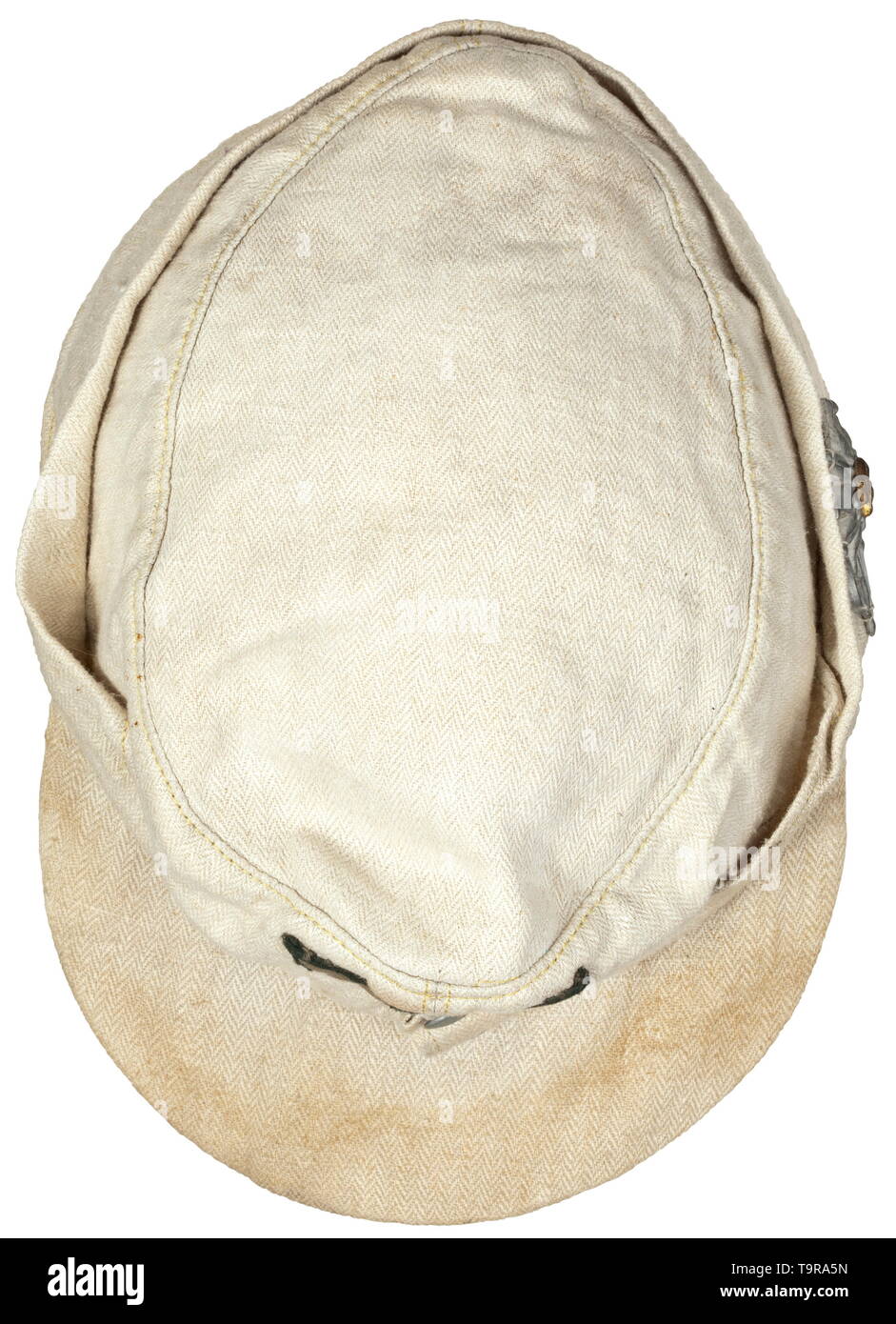 A summer field cap for Jäger (riflemen)/NCOs of the mountain troops Weißer Drillich mit silbernen Metallknöpfen, Futter aus Grundtuch. T-förmig vernähter Adler und Kokarde, jeweils auf dunkelgrünem Grund, Metalledelweiß. historic, historical, army, armies, armed forces, military, militaria, object, objects, stills, clipping, clippings, cut out, cut-out, cut-outs, 20th century, Editorial-Use-Only Stock Photo