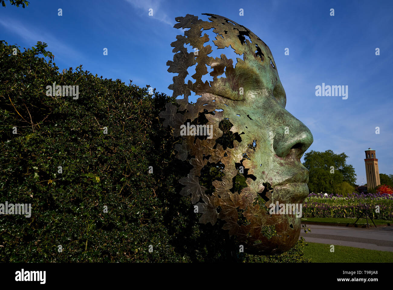 Leaf spirit, bronze sculpture by Simon Gudgeon, at Kew Gardens, Surrey Stock Photo