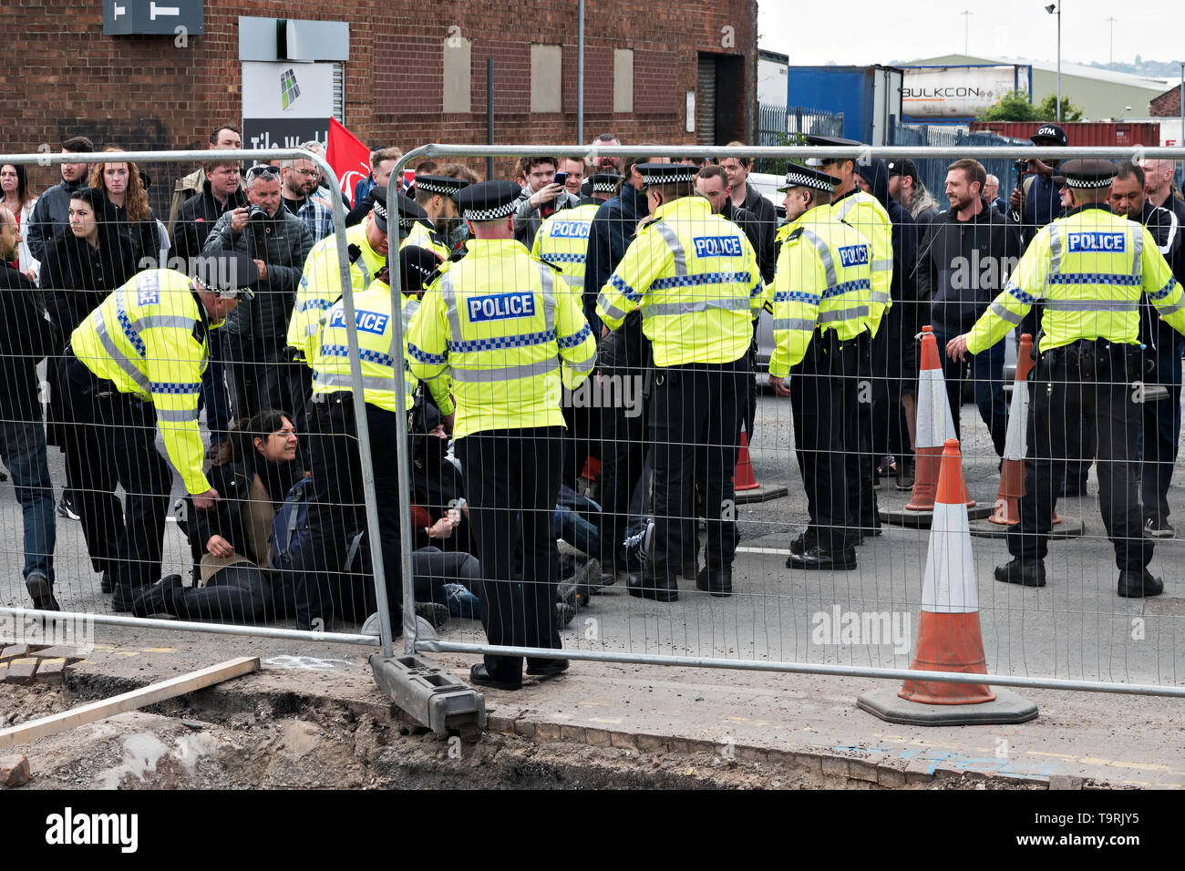 Police controlling a crowd of anti Tommy Robinson demonstrators as he campaigns in Bootle Liverpool UK for the Euro MEP elections. Stock Photo