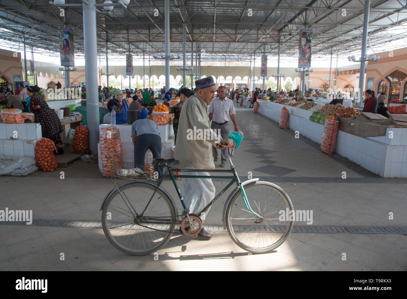 Uzbek doppi hi-res stock photography and images - Alamy