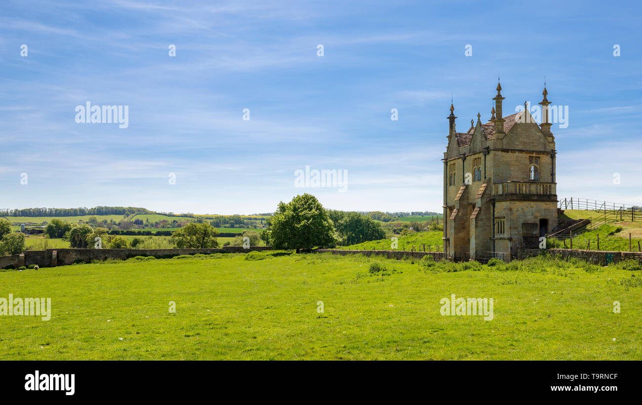 The East Banqueting House across the Coneygree (Rabbit Warren) in the Cotswold countryside at Chipping Campden, England Stock Photo