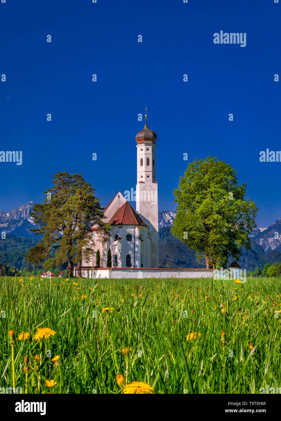 Schloss neuschwanstein castle and st coloman church hi-res stock ...