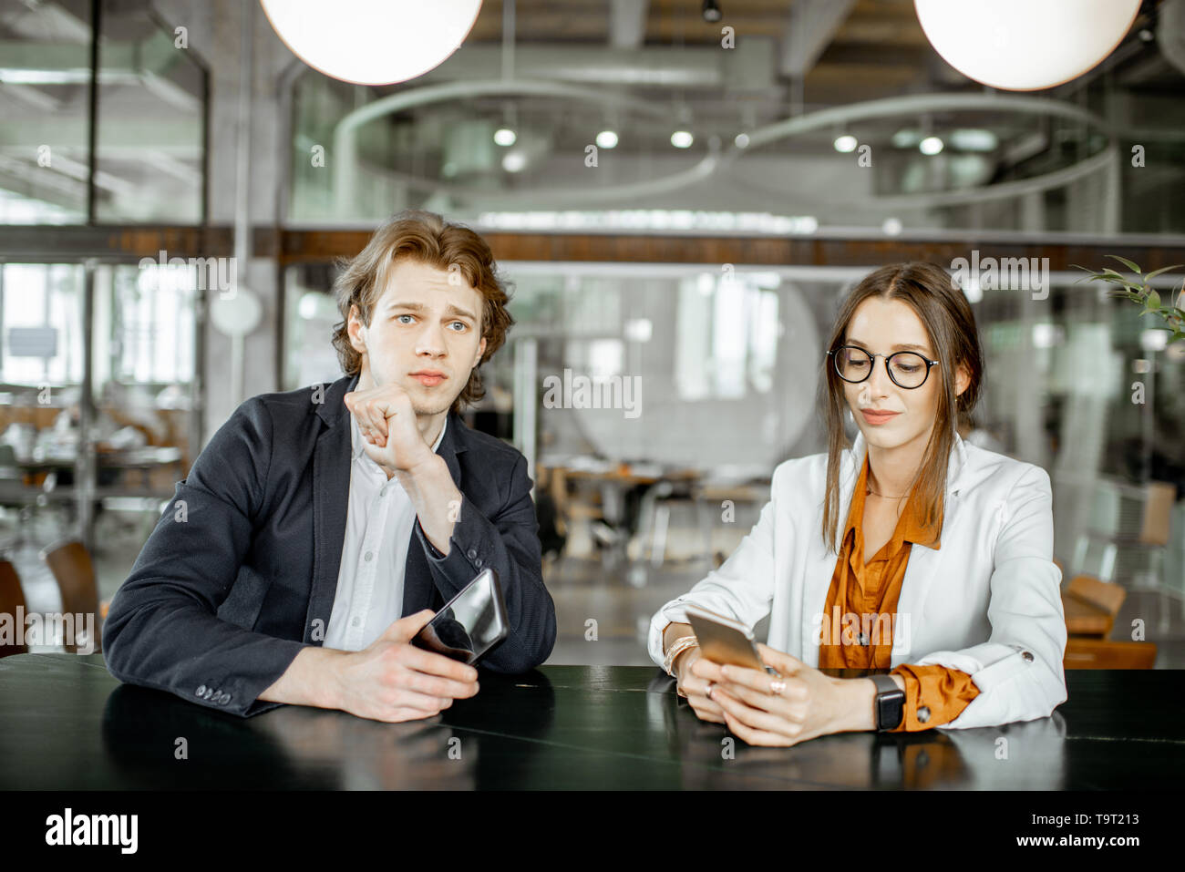 Bar conversation business hi-res stock photography and images - Alamy