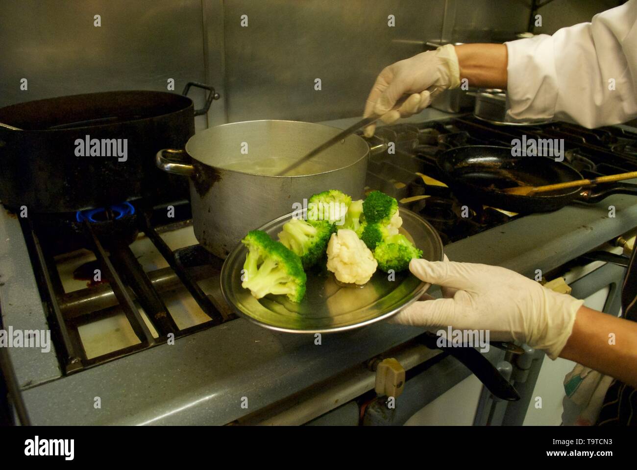 Chefs vegetables hi-res stock photography and images - Alamy
