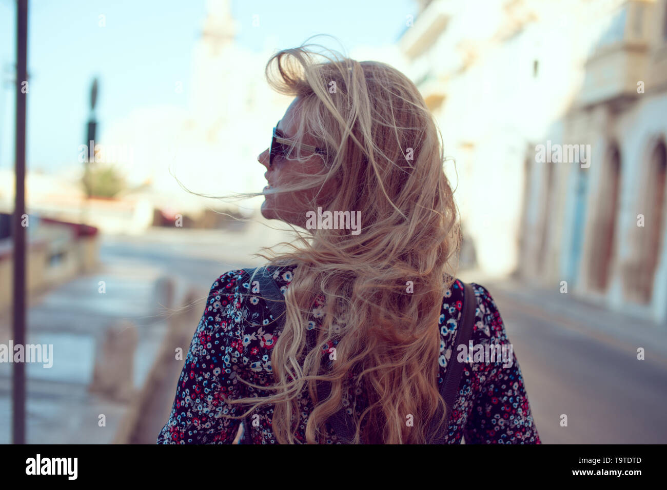 Woman back view blonde hi-res stock photography and images - Alamy