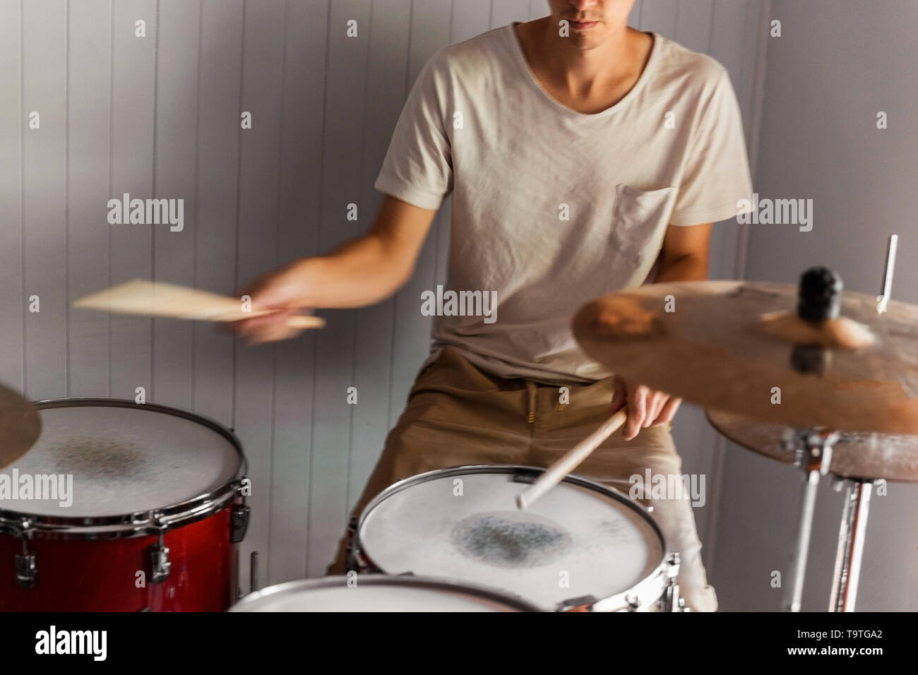 Skilled drummer playing open handed drum technique perfectly Stock Photo Alamy