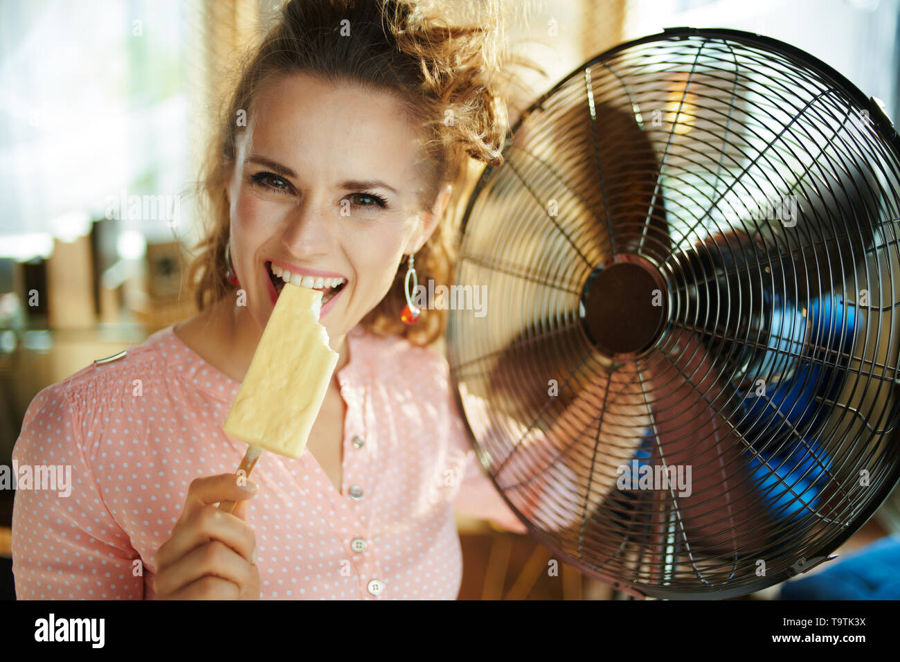 Woman cool heat ice hires stock photography and images Alamy