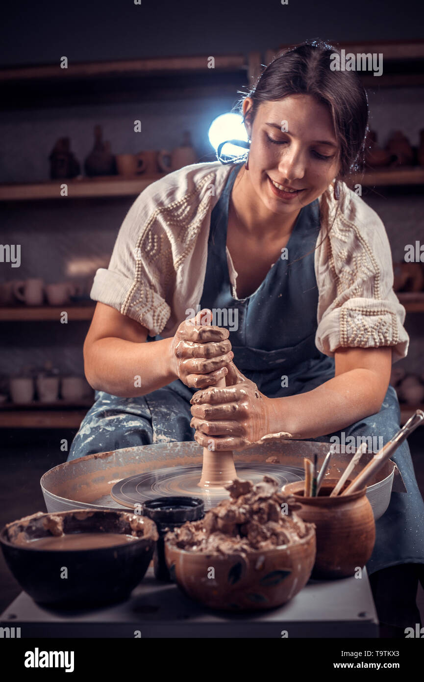 Man woman working on pottery hi-res stock photography and images - Alamy