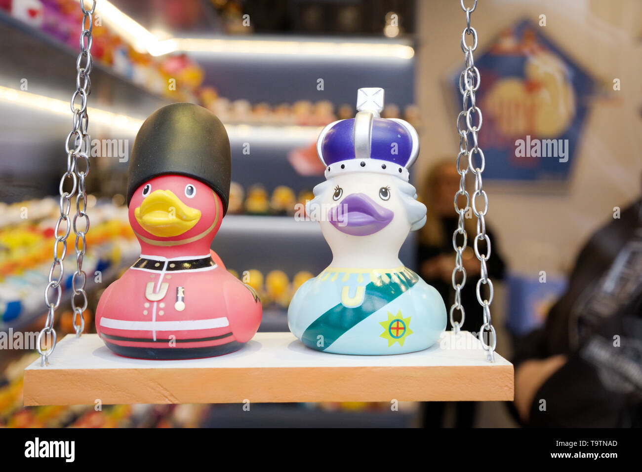 Queen and Queen's Guard rubber ducks in the shop window of 'Duckhouse of Brighton' - East Sussex, UK Stock Photo