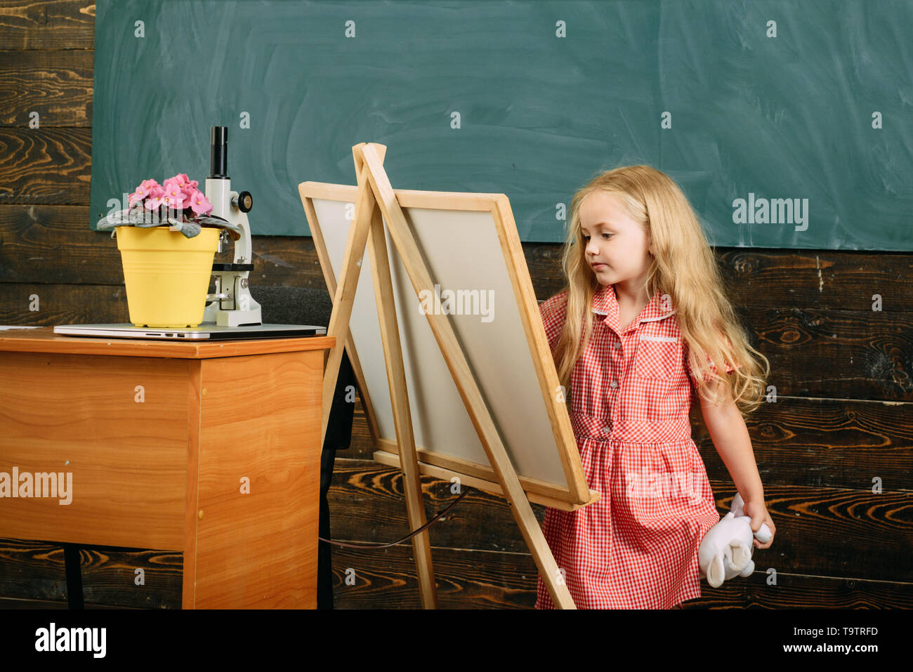 Girl painting on canvas in art class hi-res stock photography and ...