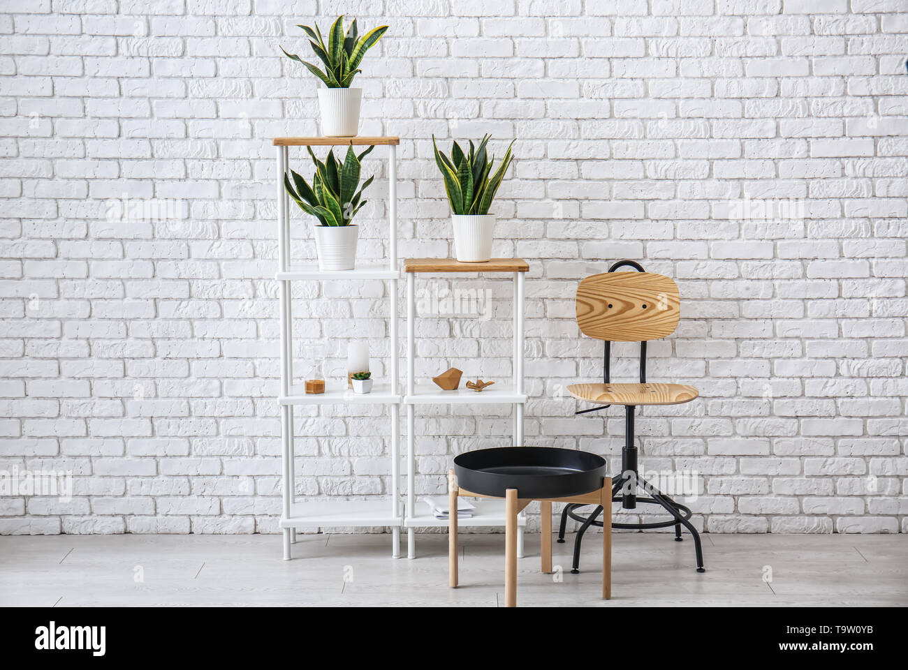 Interior of light modern room Stock Photo - Alamy