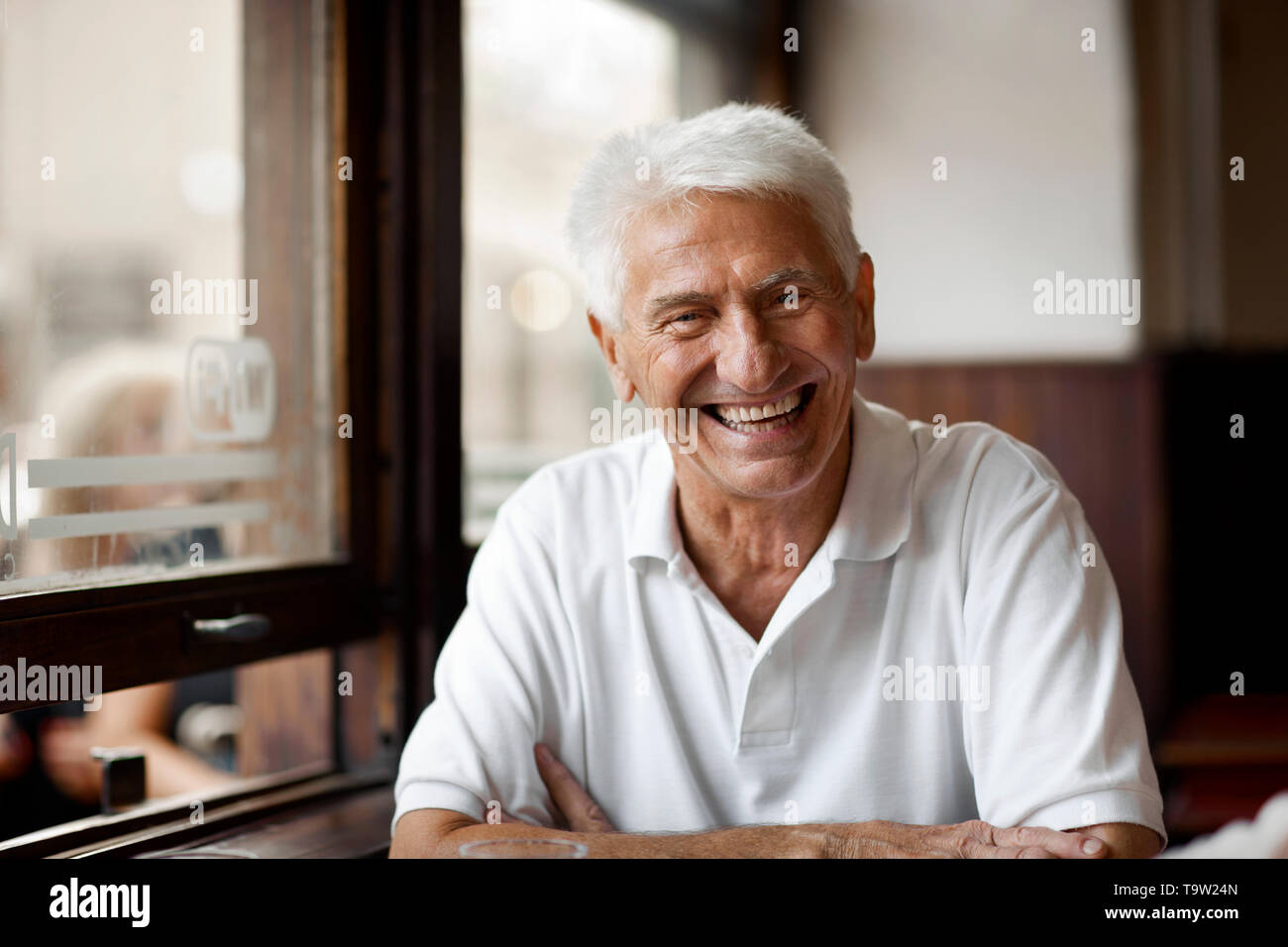 Senior happy people cafe hi-res stock photography and images - Alamy