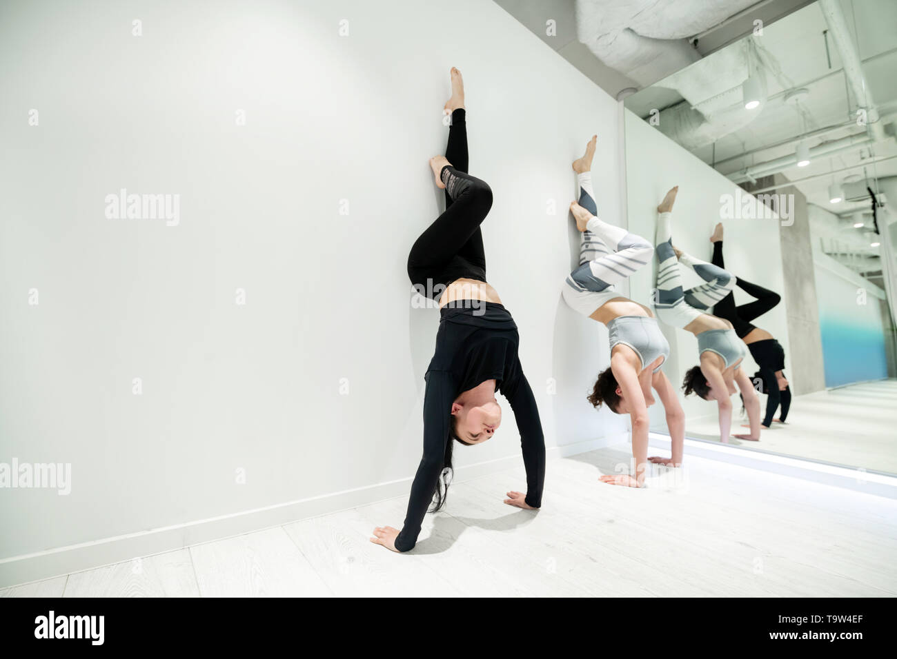 Arm stand hires stock photography and images Alamy
