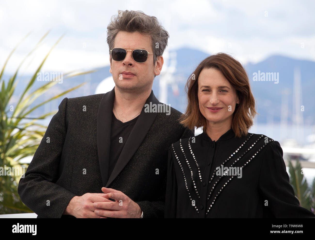 Cannes, France. 20th May, 2019. Benjamin Biolay and Camille Cottin at Room 212 (Chambre 212) film photo call at the 72nd Cannes Film Festival, Monday 20th May 2019, Cannes, France. Photo Credit: Doreen Kennedy/Alamy Live News Stock Photo