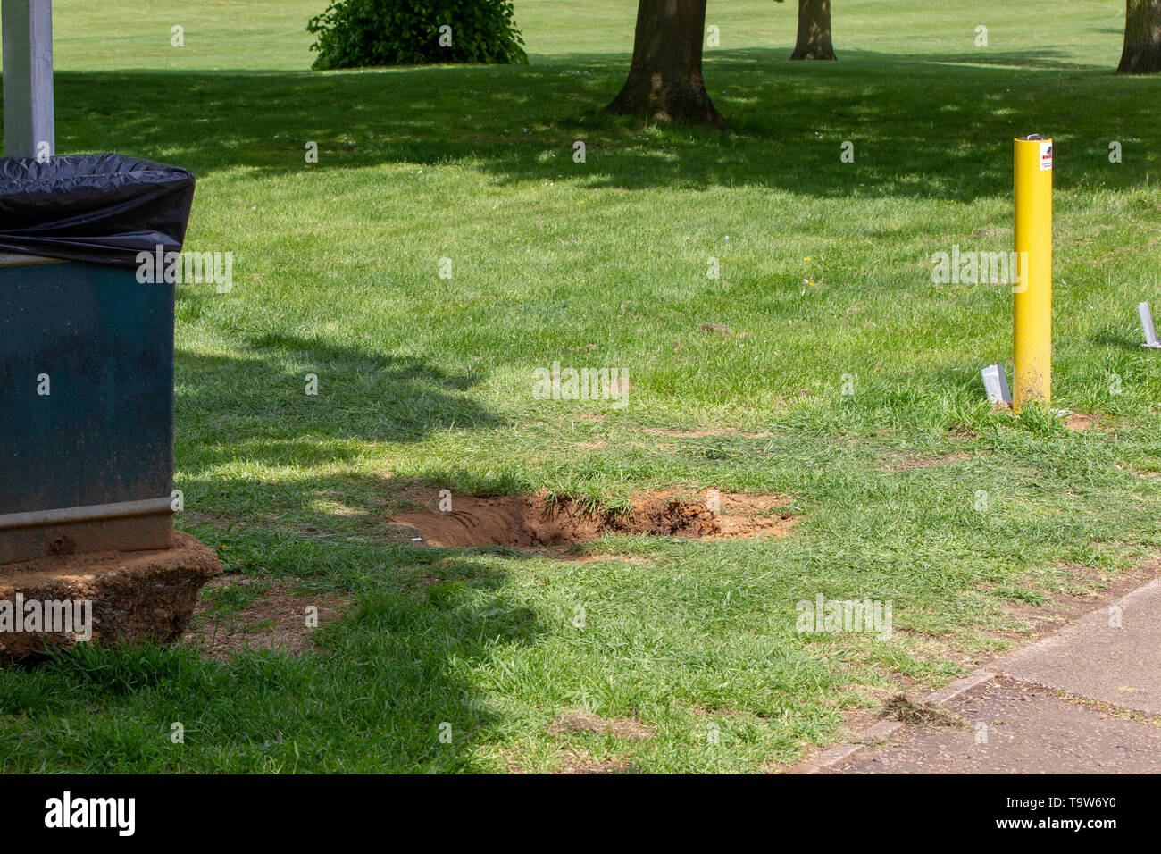 Leave Litter Park High Resolution Stock Photography and Images - Alamy