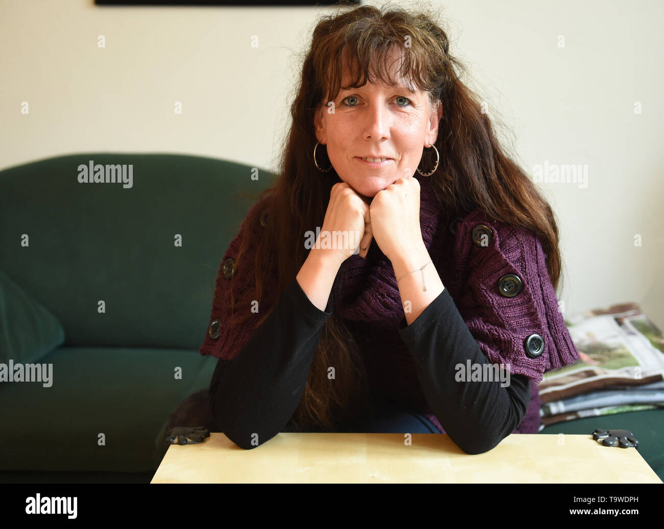Berlin, Germany. 17th May, 2019. Viviane Czernietzki relies on her used coffee table, which she received constelessly from neighbours. The network nebenan.de has more than one million users in Germany, connects neighbors with each other and invites on May 24 to the day of the neighbors. (to "Online platform provides for offline contacts among neighbors") Credit: Sven Braun/dpa/Alamy Live News Stock Photo