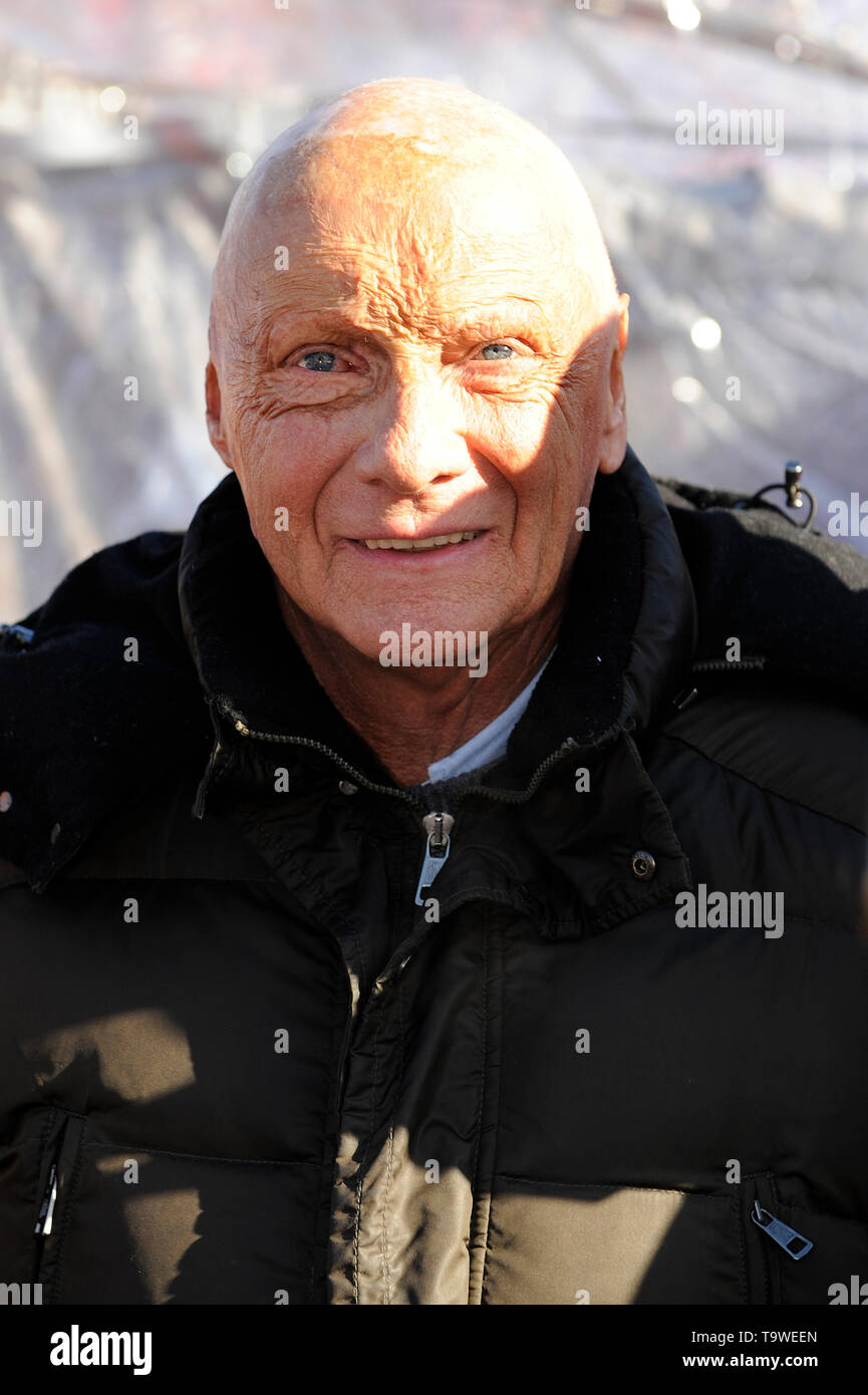 Niki Lauda died at the age of 70 Niki LAUDA, AUT, portrait, without cap, cap.  Alpine Skiing, Hahnenkamm Race Kitzbuehel 2009, Streif on 24.01.2009.  Departure. Ã,Â | usage worldwide Stock Photo - Alamy