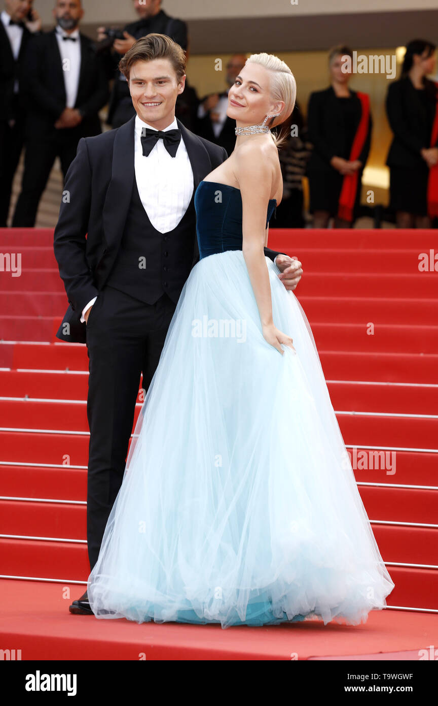 Cannes, Frankreich. 20th May, 2019. Oliver Cheshir and Pixie Lott attending the 'La belle époque' premiere during the 72nd Cannes Film Festival at the Palais des Festivals on May 20, 2019 in Cannes, France | Verwendung weltweit Credit: dpa/Alamy Live News Stock Photo