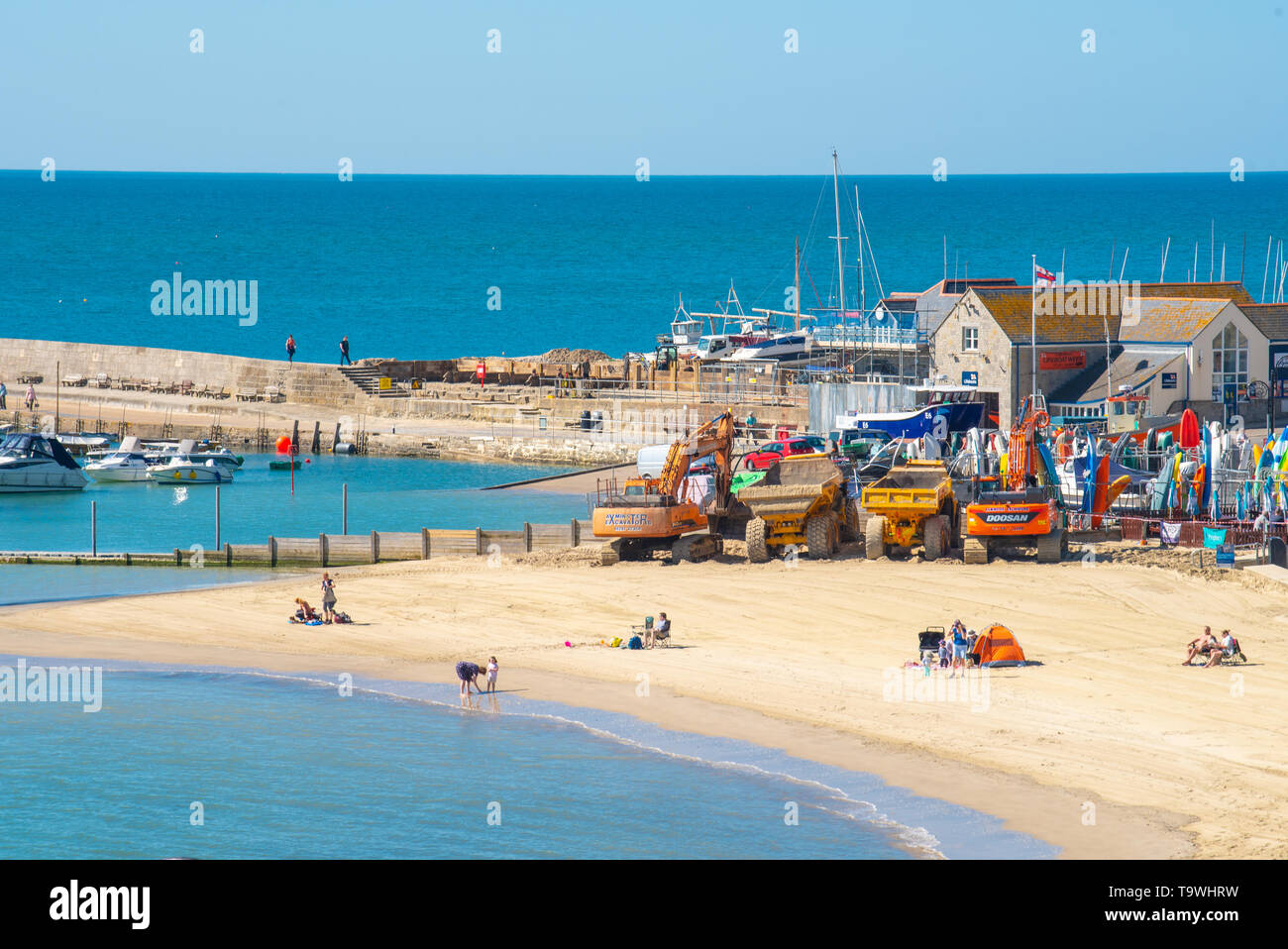 Lyme Regis, Dorset, UK. 21st May 2019. UK Weather: A beautiful morning of hot sunshine and bright blue skies at the seaside resort of Lyme Regis. Visitors enjoy the glorious sunny weather which is set to continue for the rest of the week.  Credit: Celia McMahon/Alamy Live News. Stock Photo