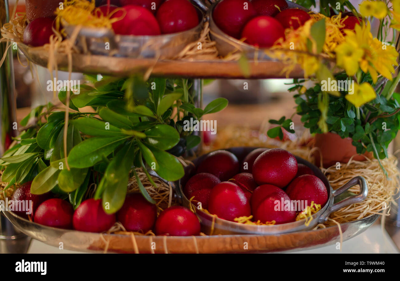 Red orthodox easter eggs hi-res stock photography and images - Alamy