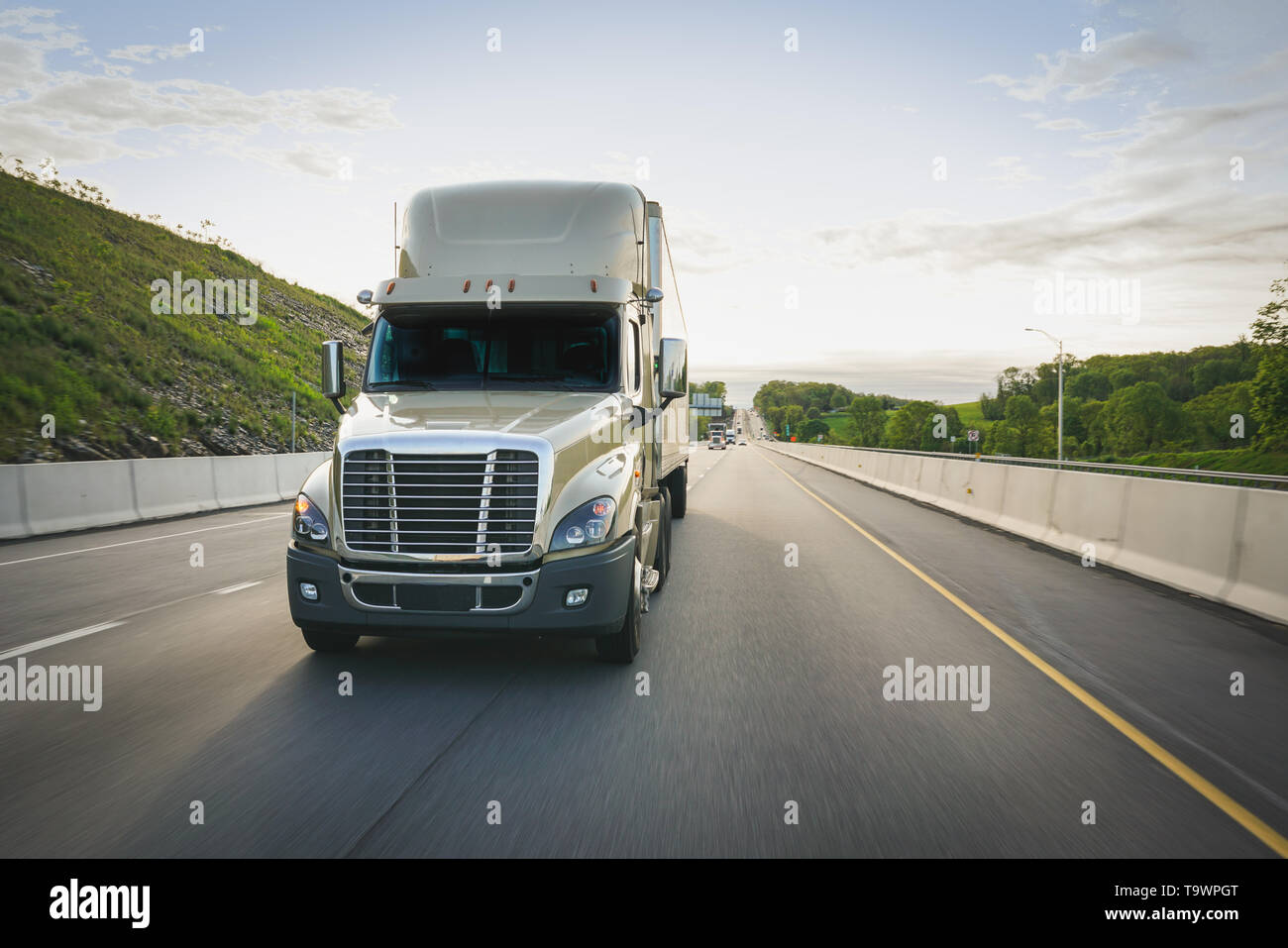 White 18 wheeler lorry semi truck tractor trailer on highway Stock Photo