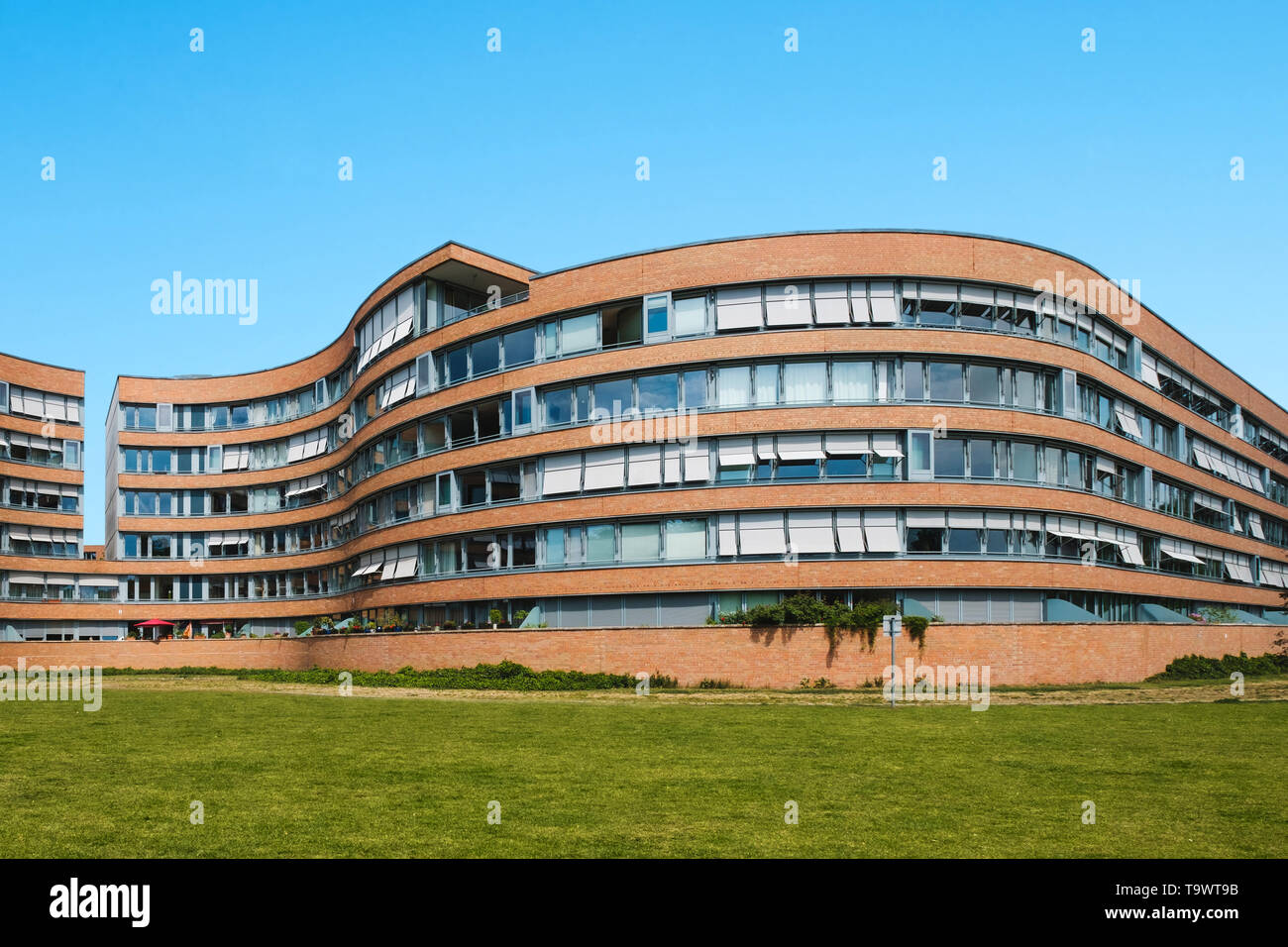 Image showcasing Exploring Façade Cladding Systems in Modern Architecture