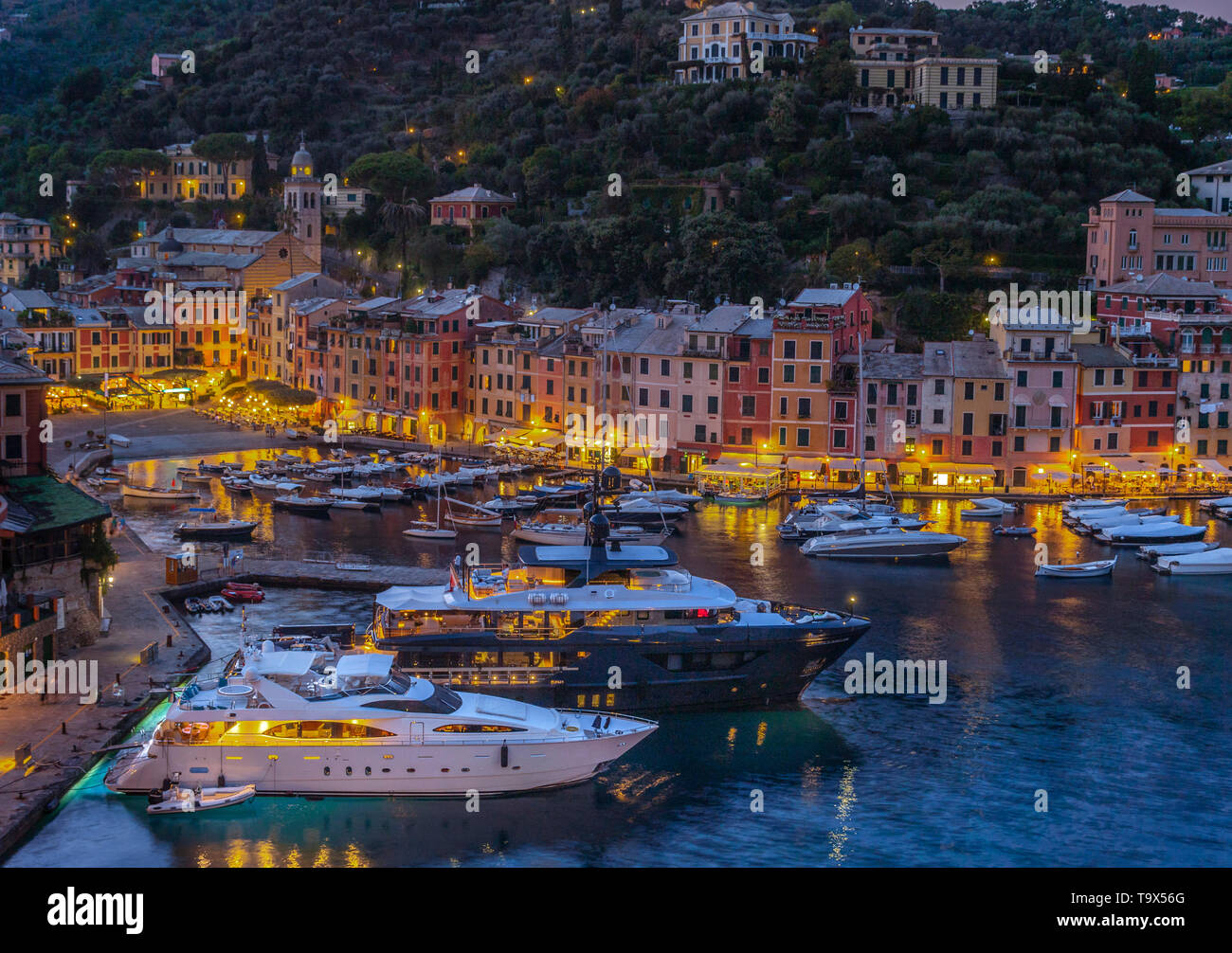 Look at Portofino at night, Golfo Paradiso, province Genoa, Riviera Tu the Levant, Liguria, Italy, Europe, Blick auf Portofino bei Nacht, Provinz Genu Stock Photo