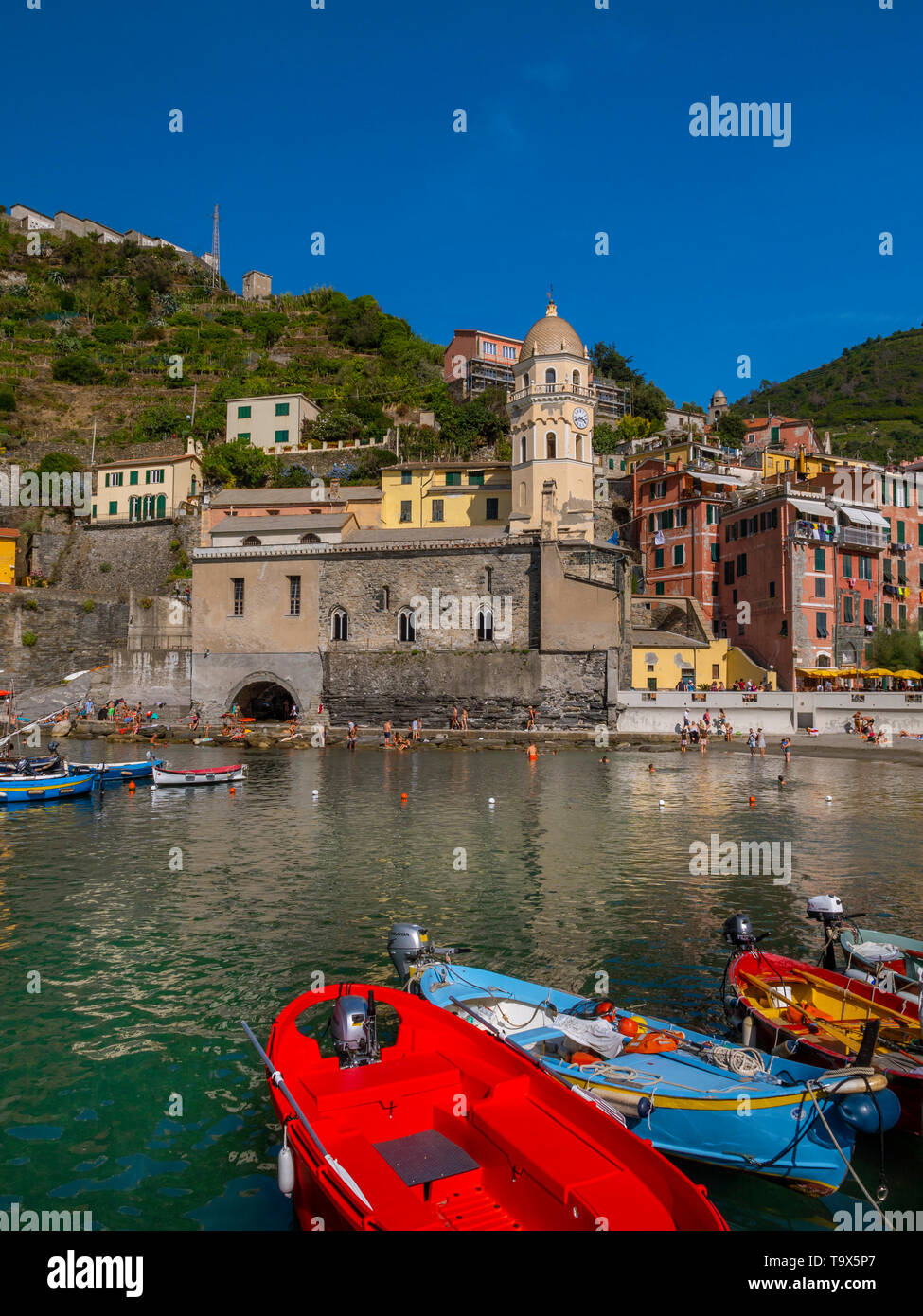 Coloured houses and boats in the fishing village Vernazza, UNESCO world cultural heritage, national park Cinque Terre, Vernazza, Liguria, Italy, Europ Stock Photo