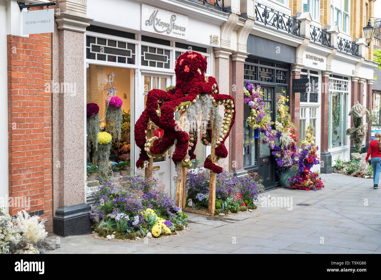 Octopus floral display outside Moyses Stevens shop in Pavilion Road for Chelsea in Bloom 2019. Chelsea, London, England Stock Photo