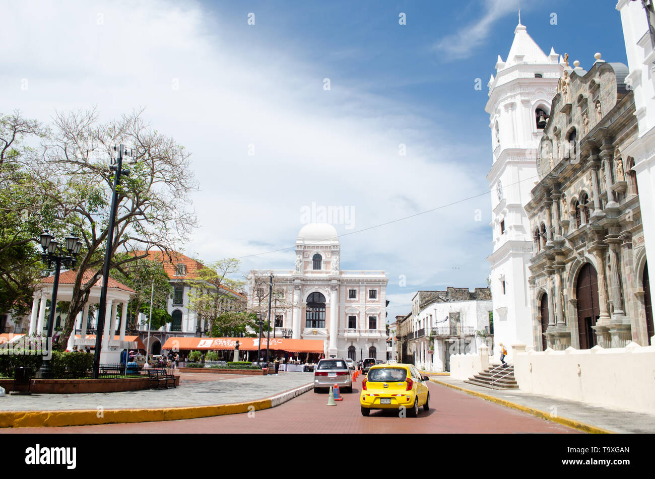 Some of the most important buildings surrounding the Plaza de la Independencia in Casco Viejo.   The Catedral Basilica Santa Maria La Antigua. Stock Photo