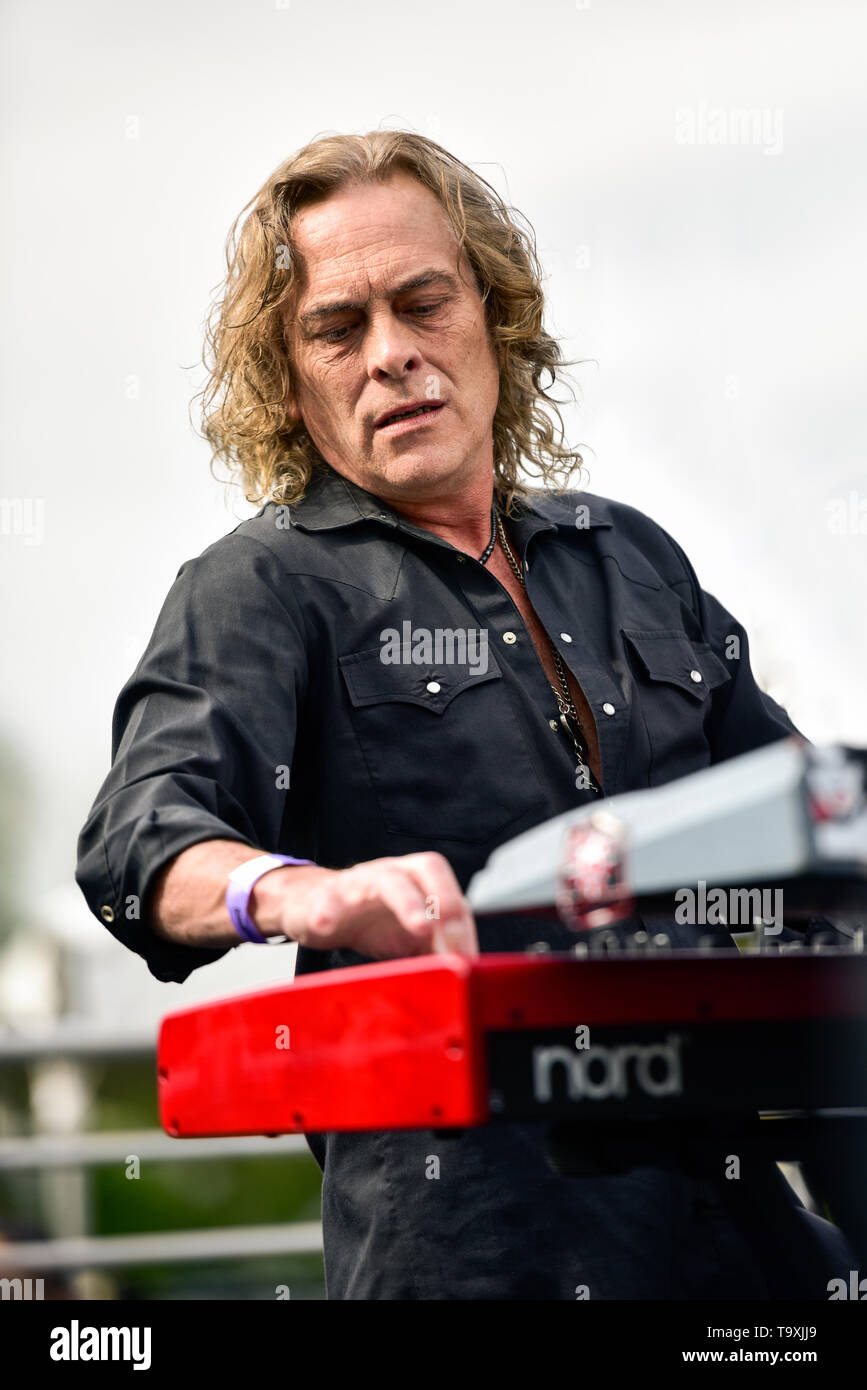 May 5, 2019, Encino, California, Scott Warren on the keys with Eddie trunks All-Stars at the 2019 Ride for Ronnie charity concert at Los Encinos State Stock Photo