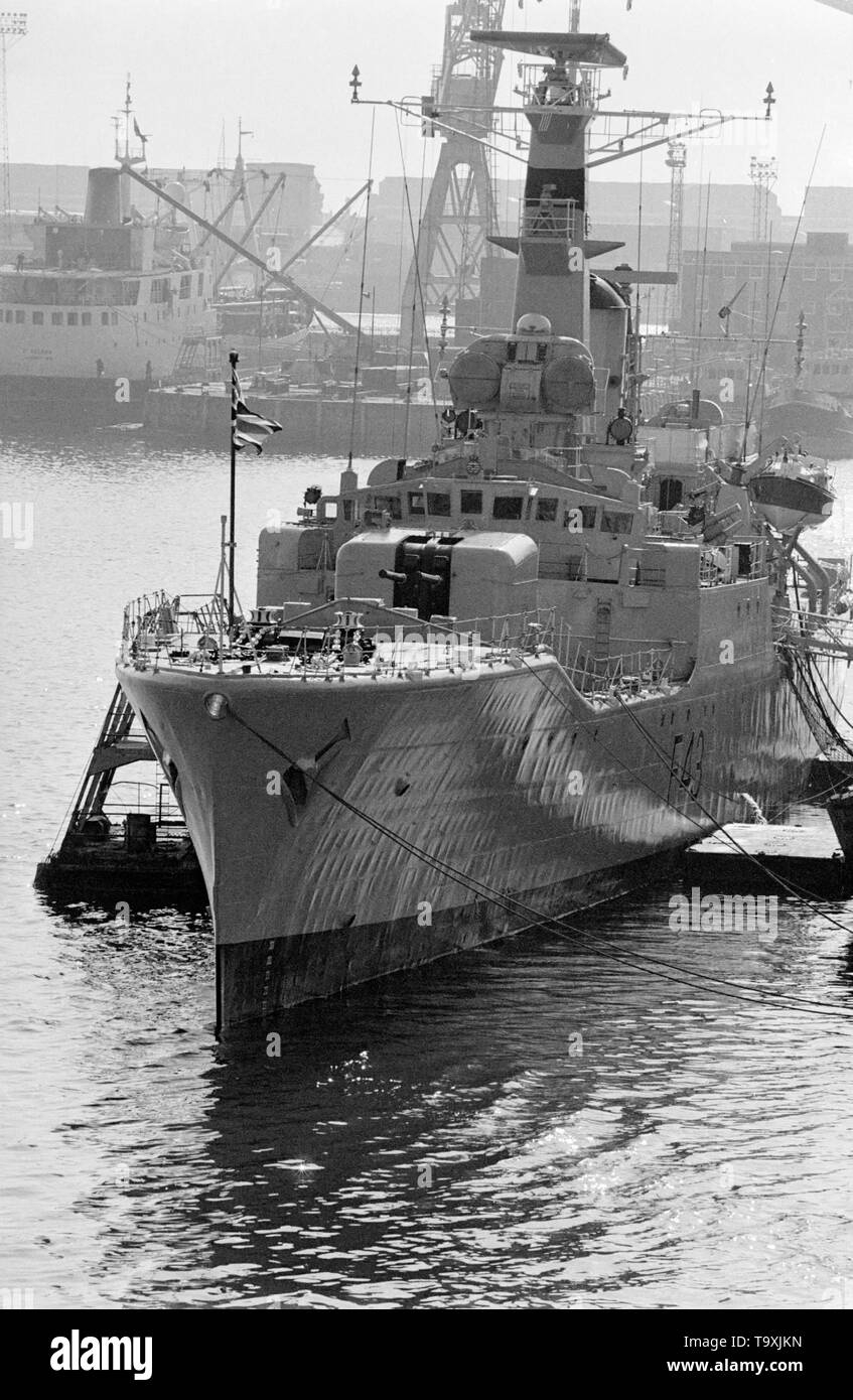 AJAXNTPHOTO. 1982. PORTSMOUTH; ENGLAND. - WHITBY CLASS FRIGATE - THE FIRST OF ROYAL NAVY'S TYPE 12 WHITBY CLASS AND LONGEST SERVING FRIGATE HMS TORQUAY GETTING A HULL REPAINT. SHIP HAD V TYPE HULL DESIGN FOR IMPROVED HEAVY WEATHER PERFORMANCE. PHOTO:JONATHAN EASTLAND/AJAX REF:6041 Stock Photo