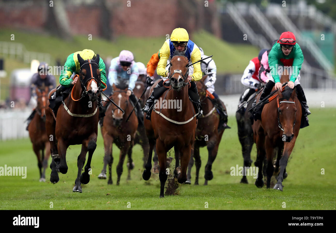 Leodis Dream ridden by Jockey Daniel Tudhope (centre) on the way to winning the Boodles Diamond Handicap during Boodles City Day at Chester Racecourse, Chester Stock Photo