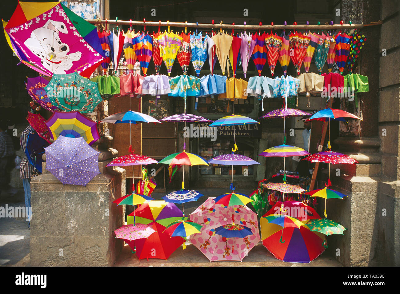 UMBRELLA VENDOR ON STREETS OF MUMBAI Stock Photo Alamy