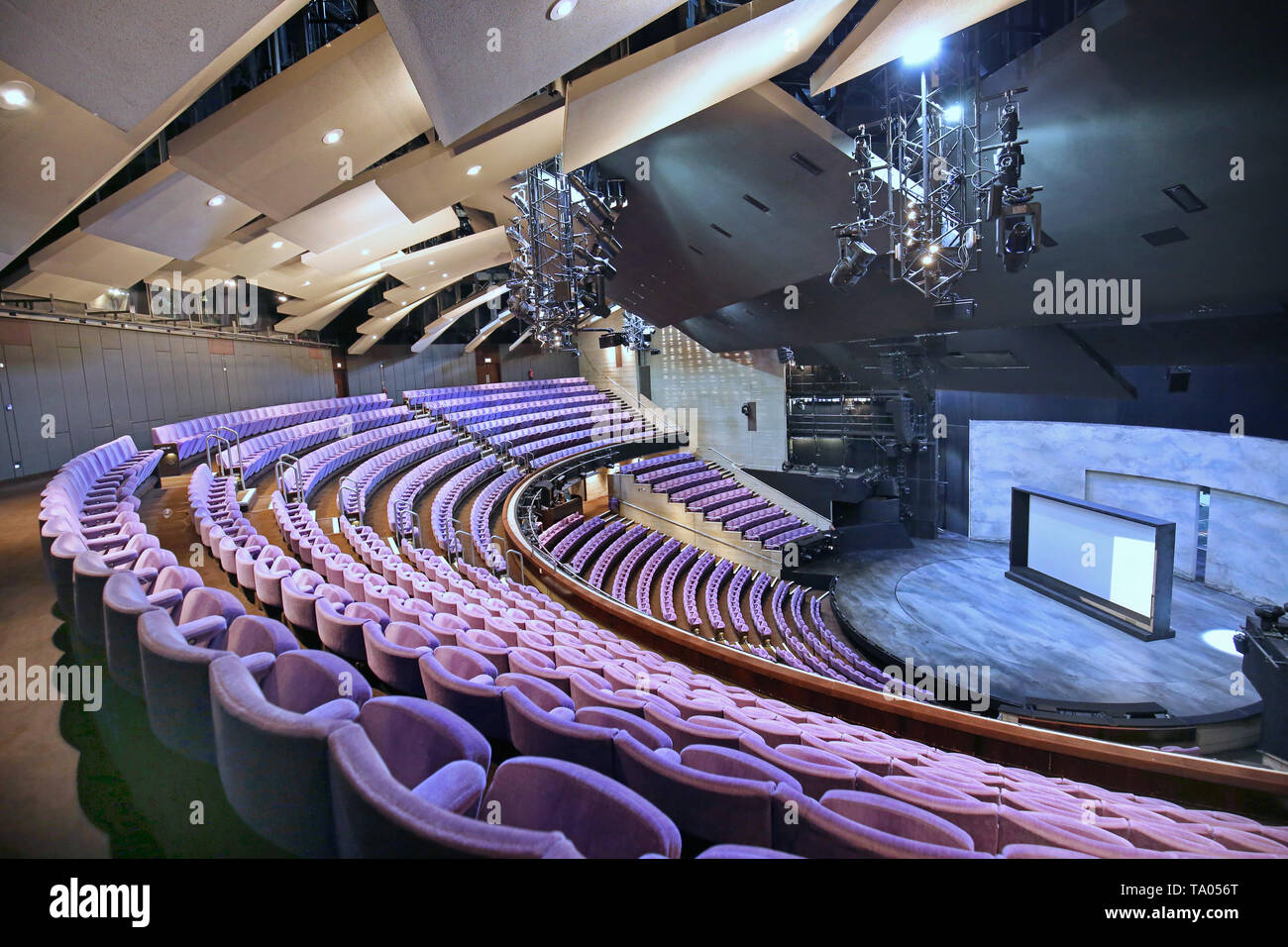 Interior of the Olivier Theatre auditorium in London's National Theatre. Designed by Denys Lasdun, opened in 1976. Stock Photo