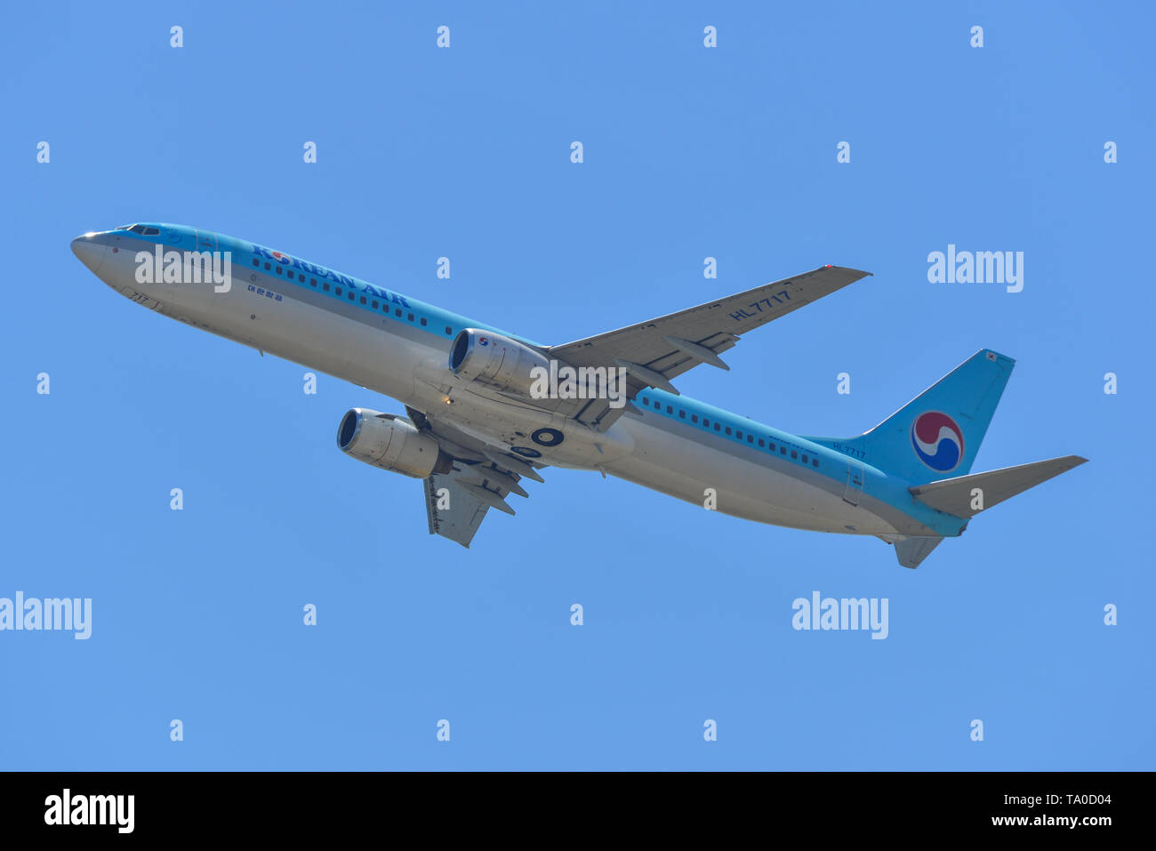 Boeing 737 900 hi-res stock photography and images - Alamy