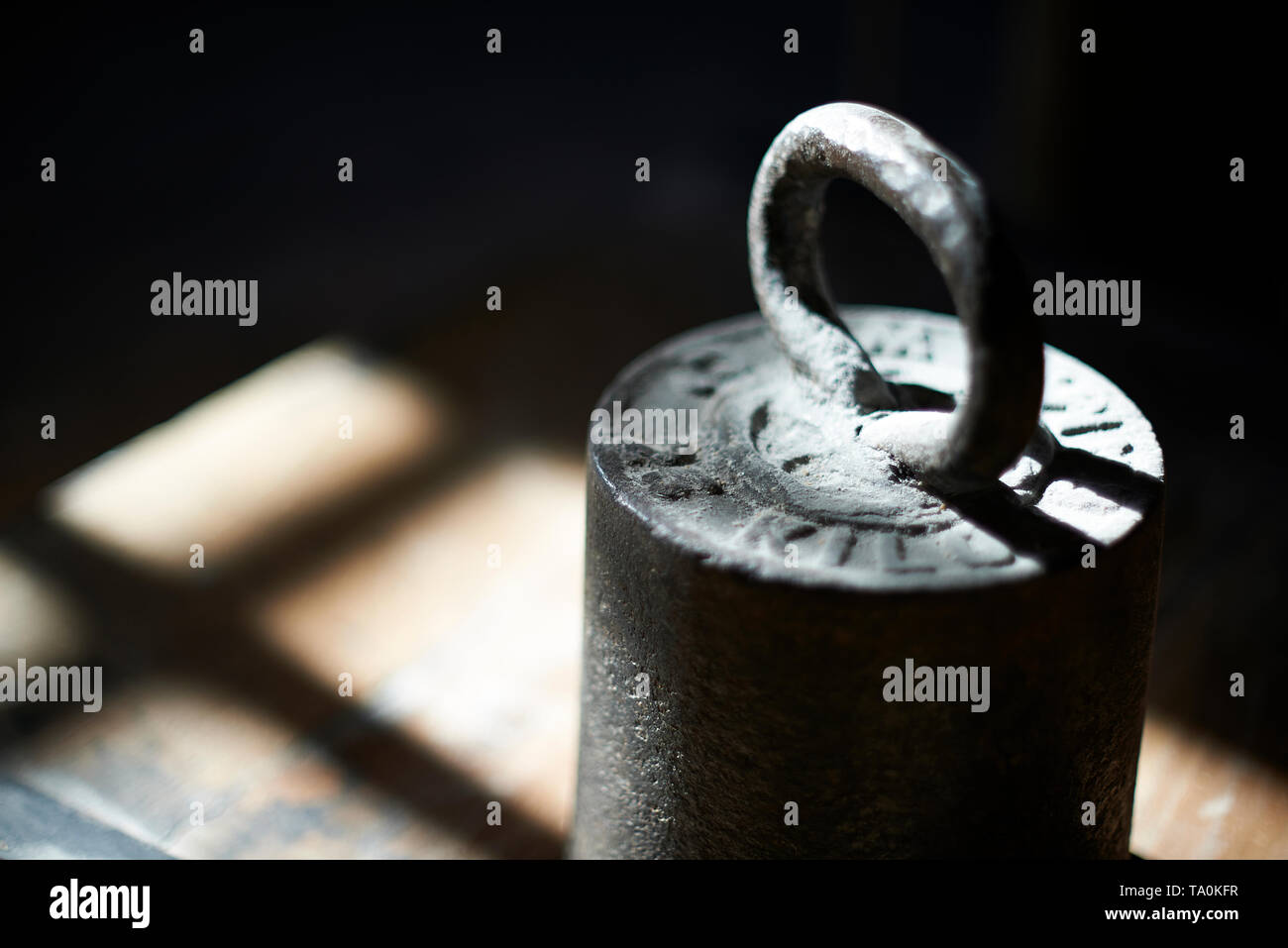Close up of a 5kg weight with a handle on it Stock Photo