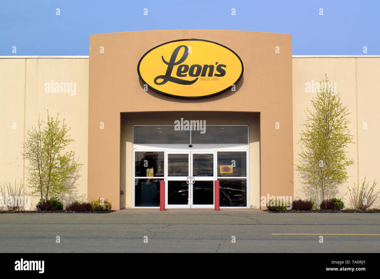 Leons furniture hi res stock photography and images Alamy