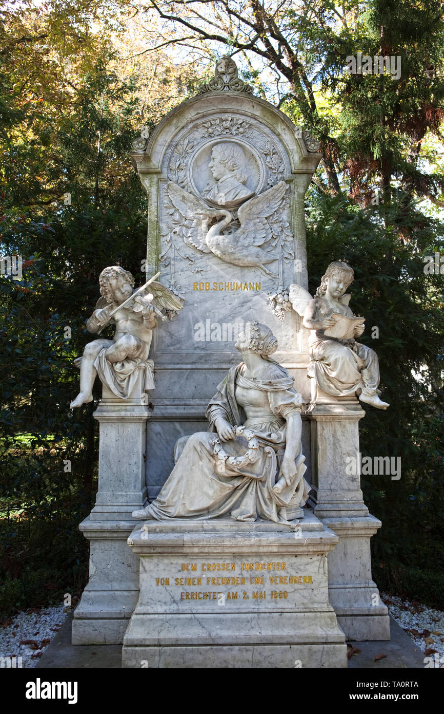 The Tomb of Robert and Clara Schumann, Alter Friedhof cemetery, Bonn, North Rhine-Westphalia, Germany, Europe Stock Photo