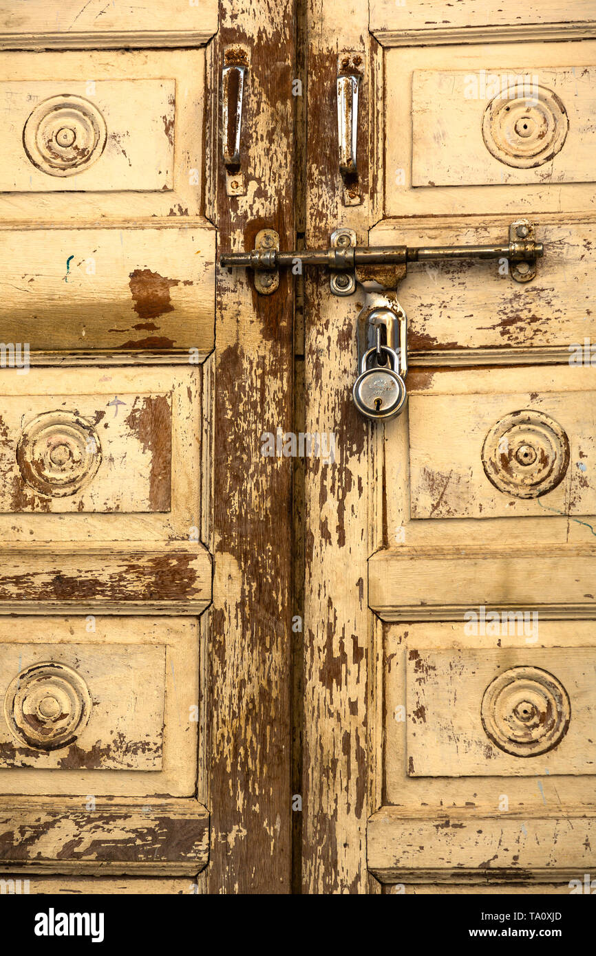 Antique indian door hi-res stock photography and images - Alamy