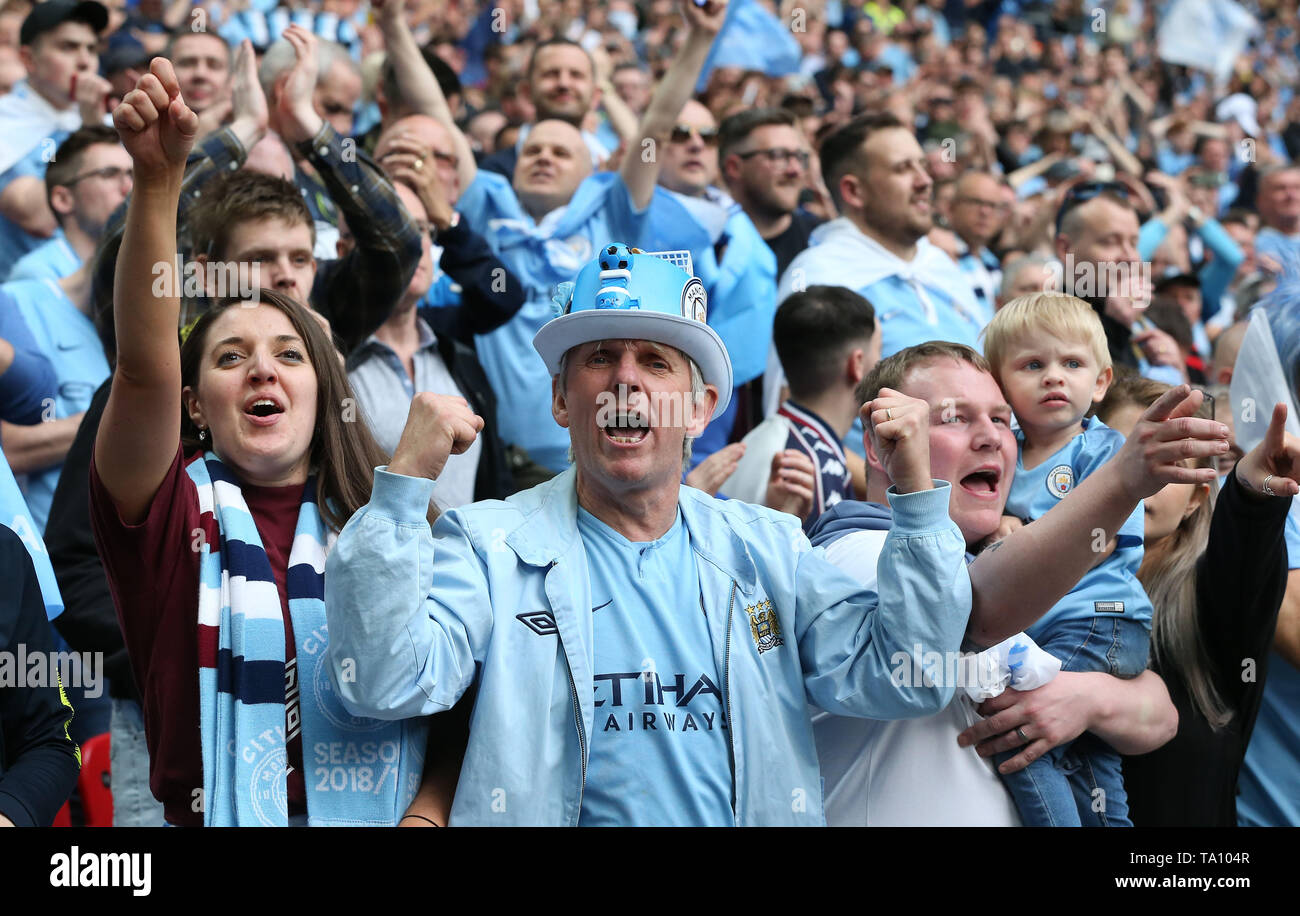 London, UK. 18 May 2019 Man City fans celebrate during the Emirates FA Cup Final between Manchester City and Watford at the Wembley Stadium in London. 18 May 2019. EDITORIAL USE ONLY. No use with unauthorized audio, video, data, fixture lists, club/league logos or 'live' services. Online in-match use limited to 120 images, no video emulation. No use in betting, games or single club/league/player publications. Credit: James Boardman / Alamy Live News Stock Photo