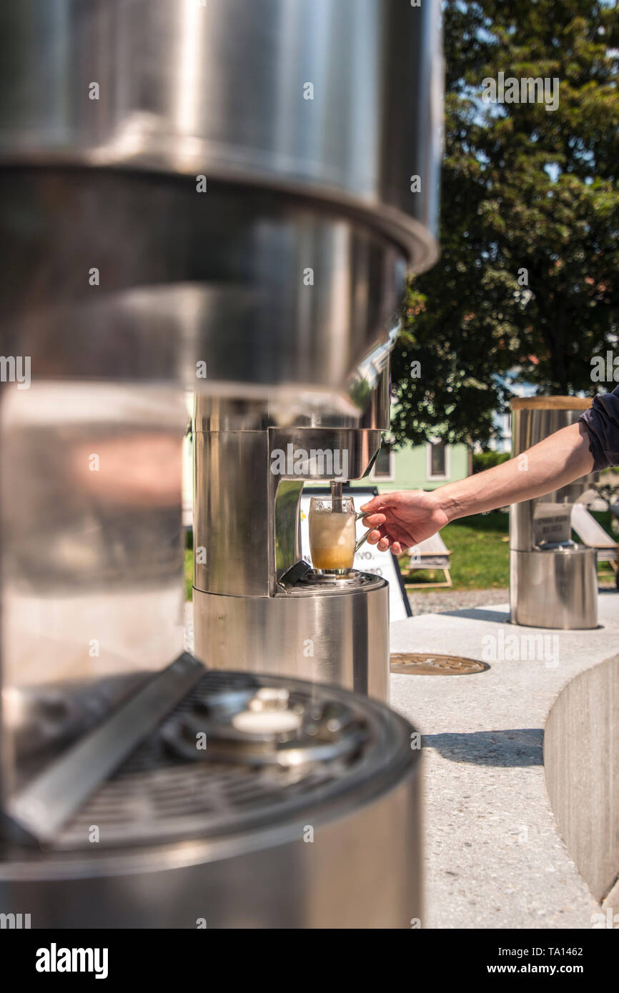 beer tasting at beer fountain Stock Photo Alamy