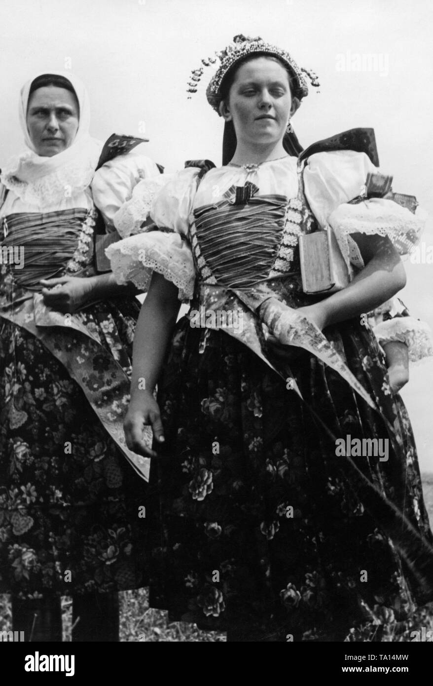 Women wearing the traditional costume of the Slovak region of Spis. In March 1939, the Slovak State became independent on the command of Adolf Hitler. The scene is from the Tobis documentary 'Zips'. Stock Photo