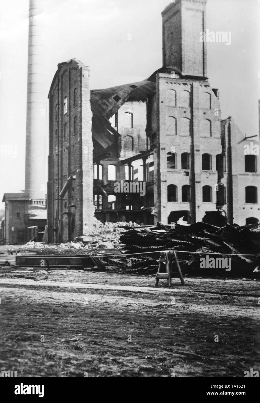 The buildings of Wutschdorfer Kohlenwerke (Wutschdorf coal plant) near  Berlin are abandoned Stock Photo - Alamy